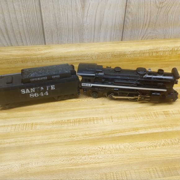Lionel Train Santa Fe 8644 Engine and Tender Car O-Gauge - Picture 2 of 10
